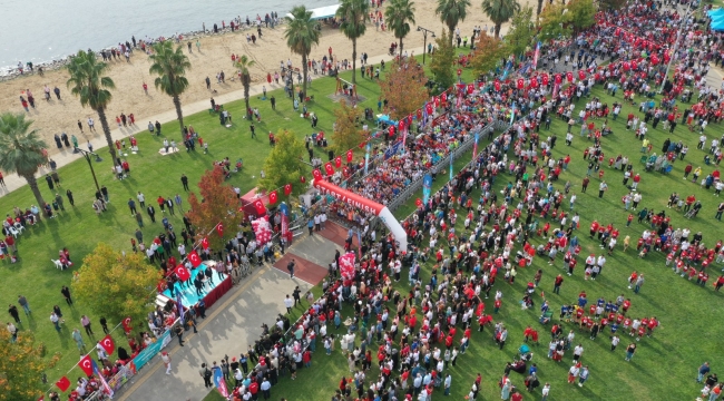 Kocaeli, 100. yılda 'Cumhuriyet' aşkına koştu