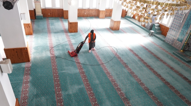 Çayırova'da ibadethaneler düzenli olarak temizleniyor