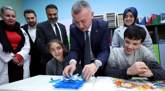 Başkan Büyükakın, Darıca Şehit Yakup Gülmez Ortaokulu'n ziyaret etti