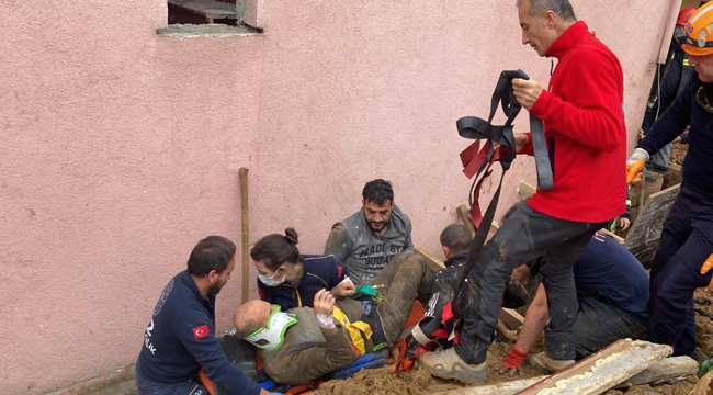 Darıca'da inşaat alanında göçük oldu! Toprağın altından kurtarılan 1 işçi yaralandı