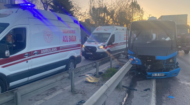 Gebze'de bariyerlere çarpan minibüsteki 15 yolcu yaralandı