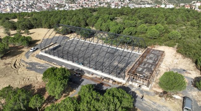 Kapalı halı sahalarda çalışmalar devam ediyor