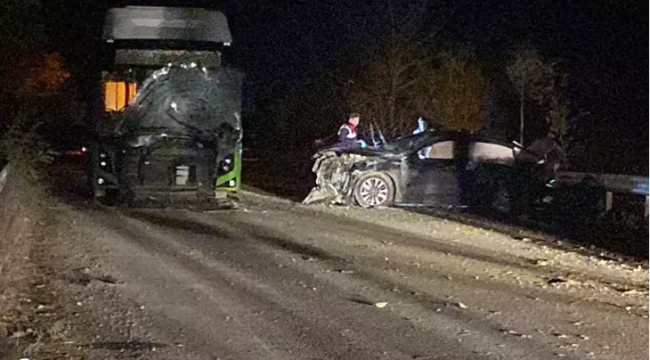 Kocaeli'de otomobil ile belediye otobüsü çarpıştı: 1 ölü, 2 yaralı