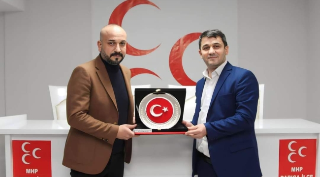 MHP'li Demirbaş'a Darıca'da plaket verildi