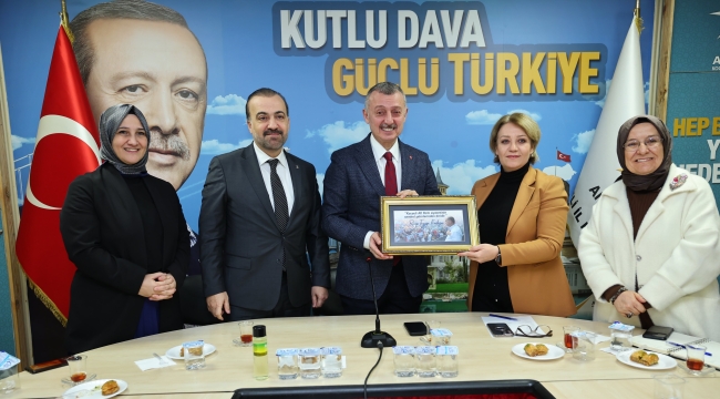 Büyükakın, gençlere ve kadınlara konuk oldu