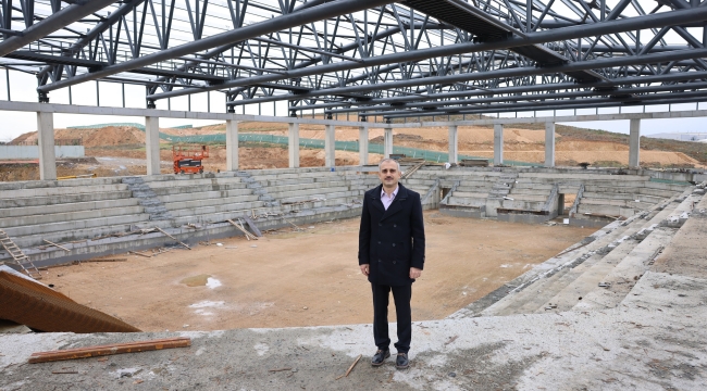 Çiftçi, spor salonu ve gençlik merkezini inceledi