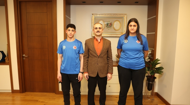 Çiftçi, şampiyon sporcuları ağırladı