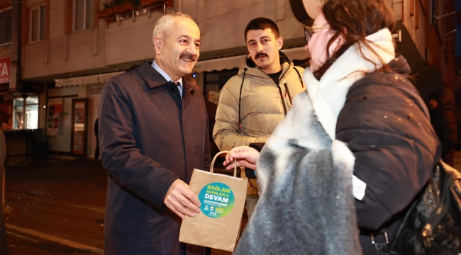 Cumhur İttifakı Adayı Büyükgöz'den işe giden vatandaşlara ikram