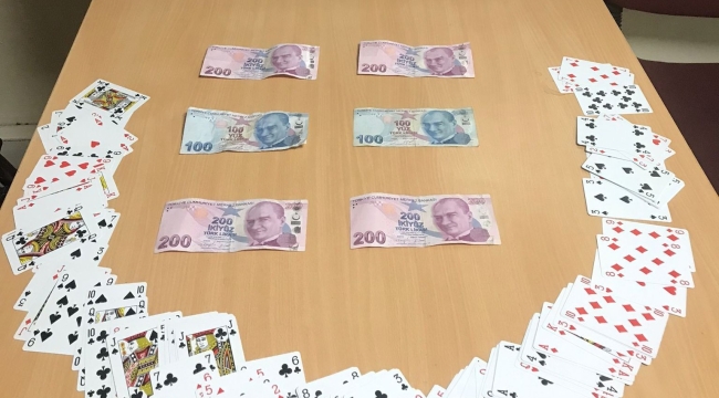 Darıca'da kumar oynayan 3 kişiye para cezası!