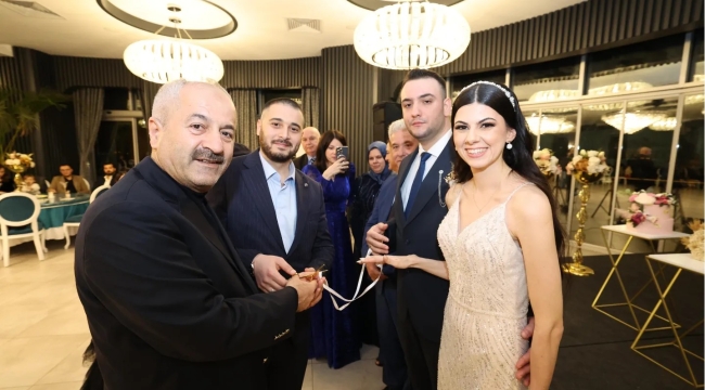 Gazeteci Yüksel Ercan'ın kızı Güntülü nişanlandı