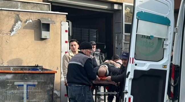 Gebze'de üzerine kamyon kasası düşen işçi ağır yaralandı!