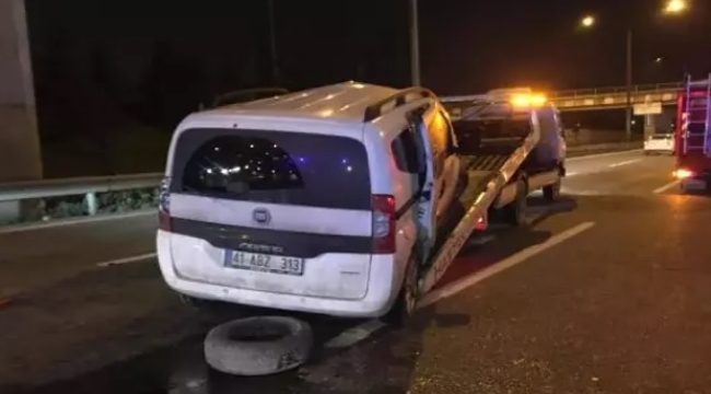 Hafif ticari araç otomobile arkadan çarptı: 4 yaralı