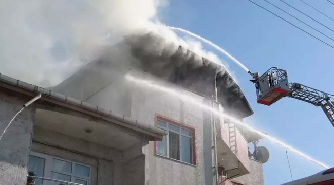 İzmit'te 3 katlı binada yangın!