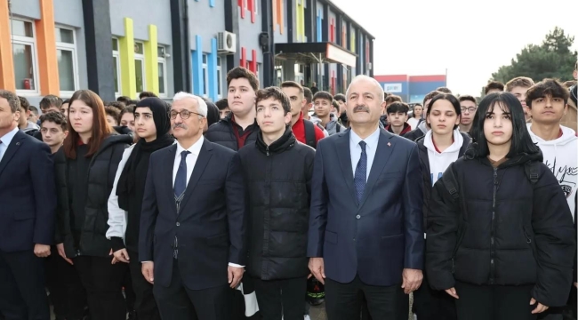 Kaymakam Özyiğit ve Başkan Büyükgöz, Pagev Meslek Lisesi Bayrak Töreninde