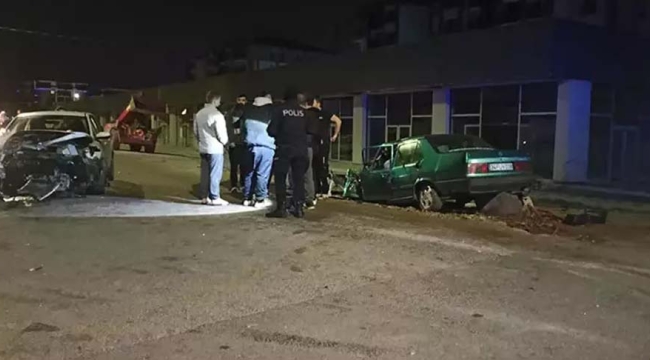 Kocaeli'de iki otomobil kafa kafaya çarpıştı: 3 yaralı