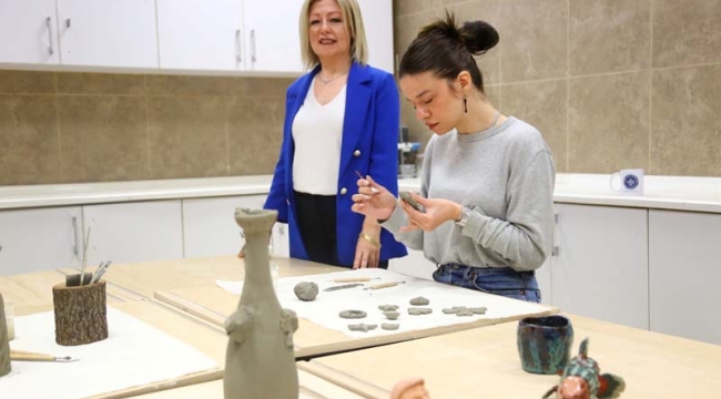 Körfez'in çamuru sanat eserlerine dönüşüyor