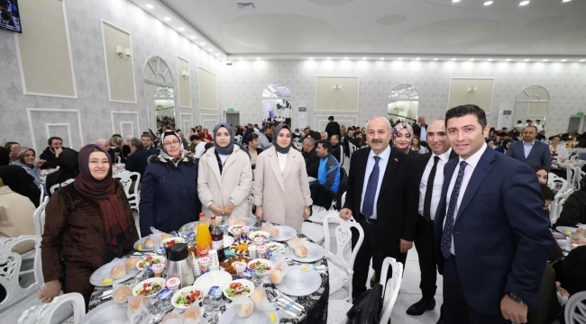 Başkan Büyükgöz, mesai arkadaşlarını iftarda ağırladı