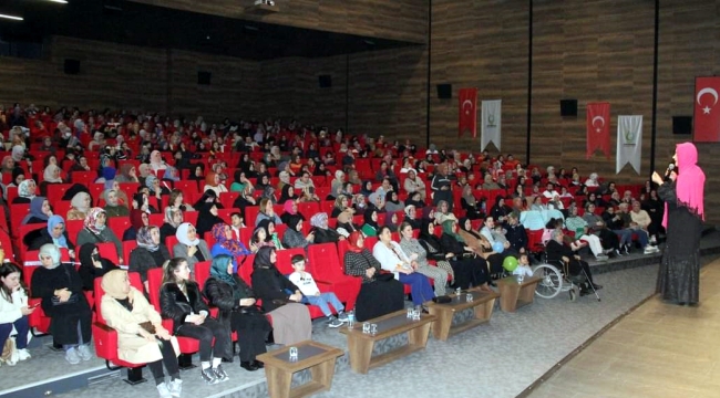 Çayırova'da 'Mutlu Kadın, Mutlu Toplum' söyleşisi