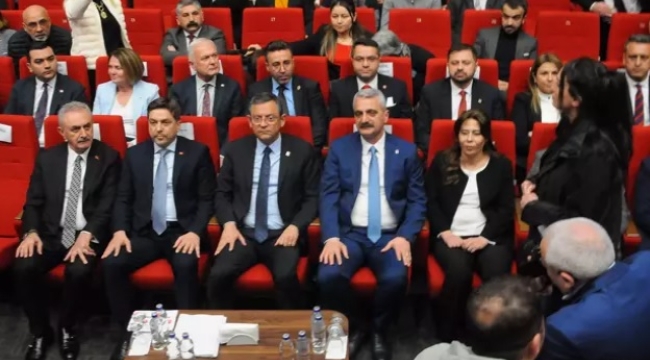 CHP Genel Başkanı Özgür Özel, Kocaeli'de partisinin aday tanıtım toplantısına katıldı