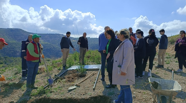 İzmit Belediyesi Hatay Defne'de  600 adet fidanı toprakla buluşturdu   