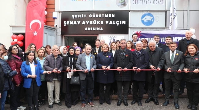 İzmit Belediyesi Şehit öğretmen Şenay Aybüke Yalçın'ın  adını yaşatacak Cumhuriyet Yaşam Merkezini açtı