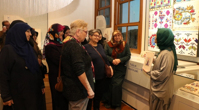 Kocaeli'nin 65 yaş üstü çınarları Yerel Kültür Müzesinde; Çocukluklarını hatırladılar