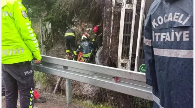 TEM'de, TIR şarampole devrildi: 1 ölü