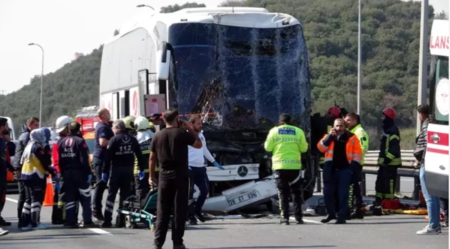 TEM'de zincirleme kaza: 1'i ağır 9 yaralı