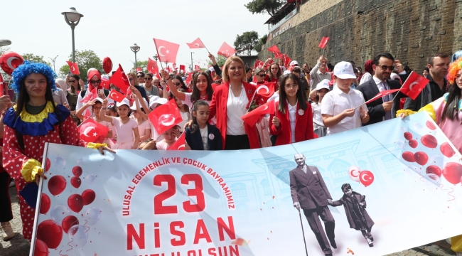 23 Nisan kortejiyle İzmit neşe ve sevinçle doldu taştı