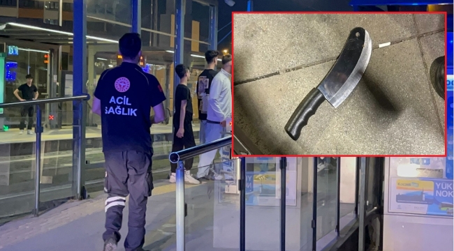 Bıçakla yaralanınca tramvay durağına sığındı