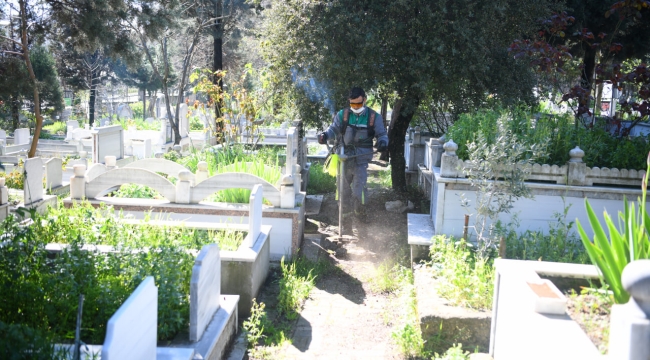 Çayırova'da mezarlıklar bayrama hazırlanıyor