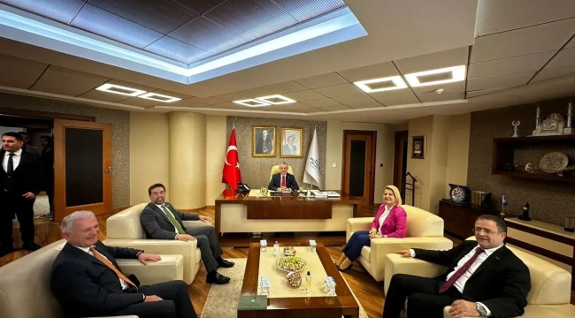 CHP'li başkanlar Büyükakın'a gitti