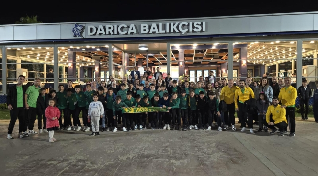 Darıca Gençlerbirliği U12 ve U13 altyapı ailesi iftar yemeğinde buluştu 