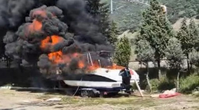 Sitenin bahçesindeki 45 bin dolarlık tekne yandı