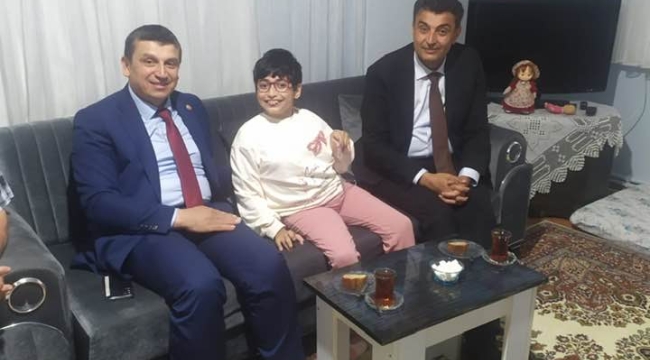 Kaymakam Kara, Darıcalıları evlerinde ziyaret ediyor