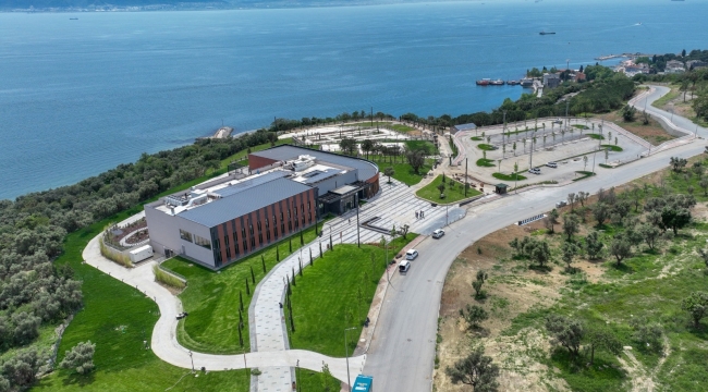 Kocaeli'nin en güzel manzaralı kütüphanesi Darıca'da açıldı