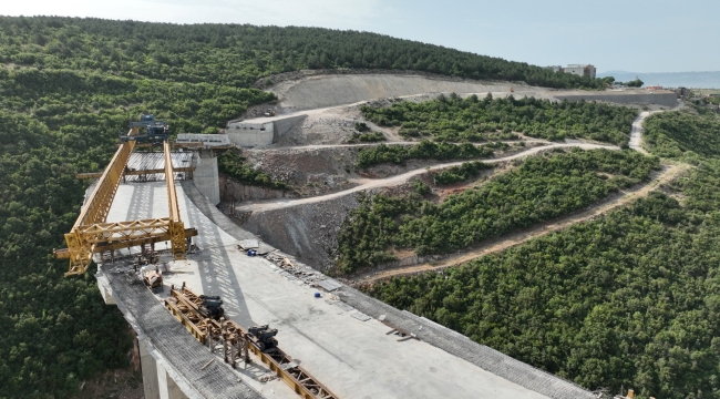 Dilovası Hastane Yolu'nda 40 kirişin montajı tamam  