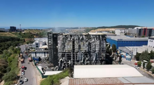 Tuzla'da yanan fabrika havadan görüntülendi