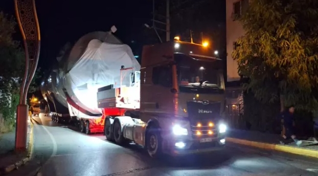 Belçika'ya gönderilecek 20 metre, 42 tonluk sıvı tankı 3 günde limana getirildi