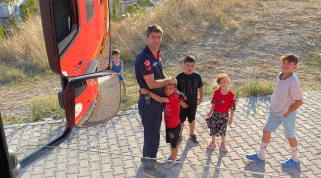 Büyükşehir İtfaiyesi çocukların kahramanı