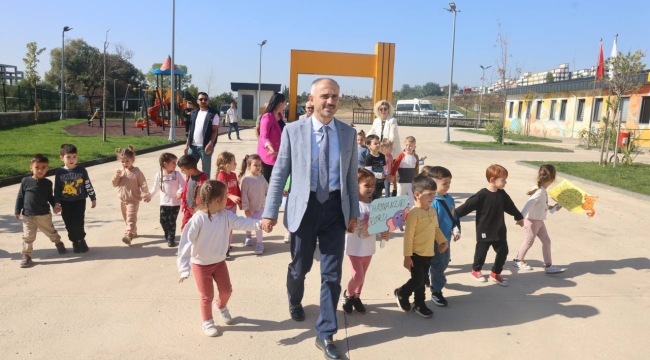 Çiftçi, minik öğrencilerle birlikte Sokak Hayvanları Bakımevi’ni gezdi