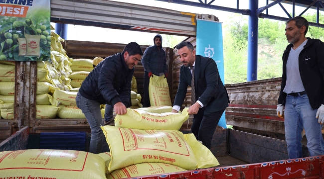Büyükşehir'den 1.785 üreticiye 500 ton gübre desteği