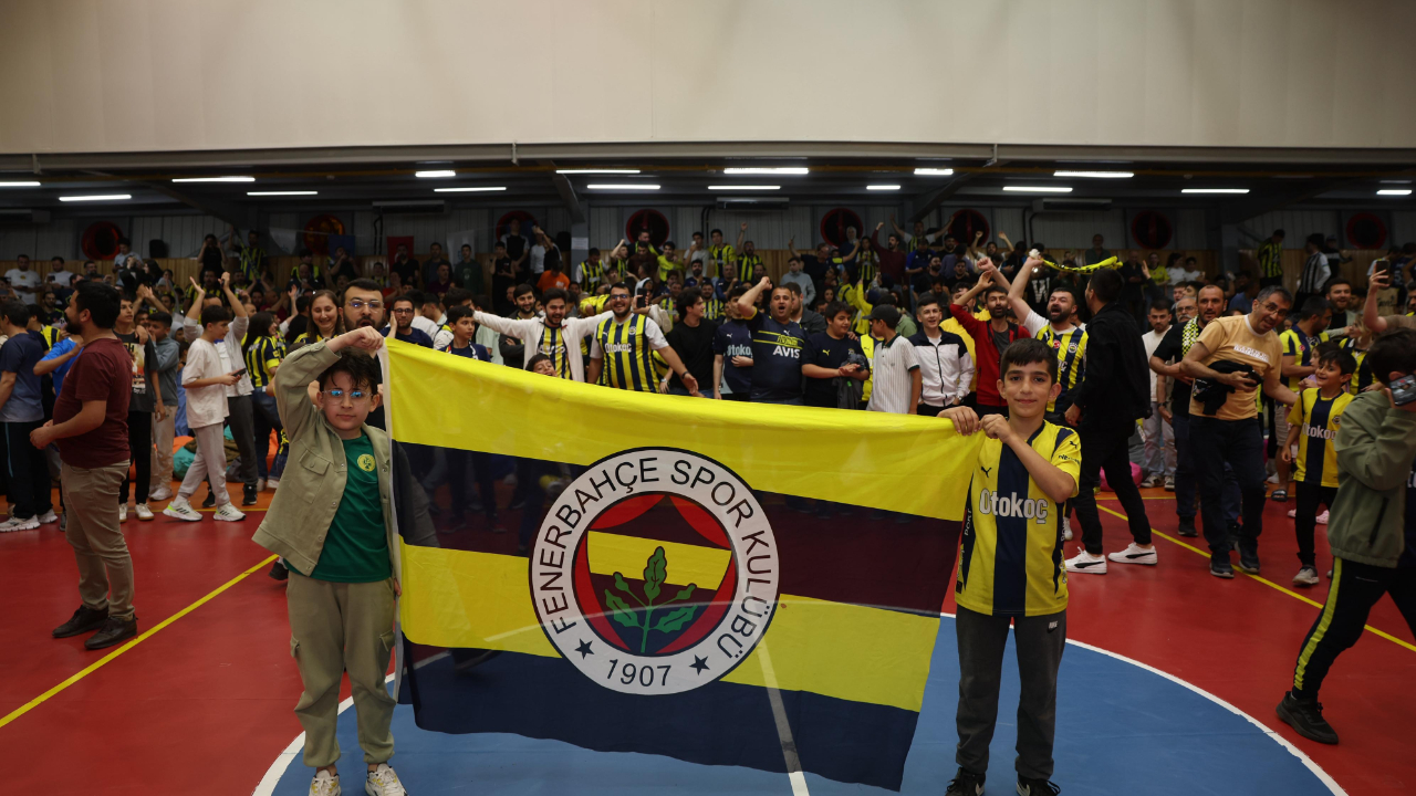 Darıca Belediyesi, Fenerbahçe'nin Avrupa Şampiyonluğunu dev ekranda yaşattı
