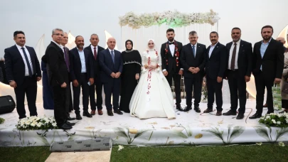 Başkan Muzaffer Bıyık, kızını evlendirdi