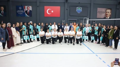 Bilgievi kursiyerleri, voleybol maçında hünerlerini konuşturdu