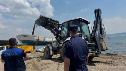 Darıca’da atıl durumda bulunan teknelerin tahliyesi yapılıyor