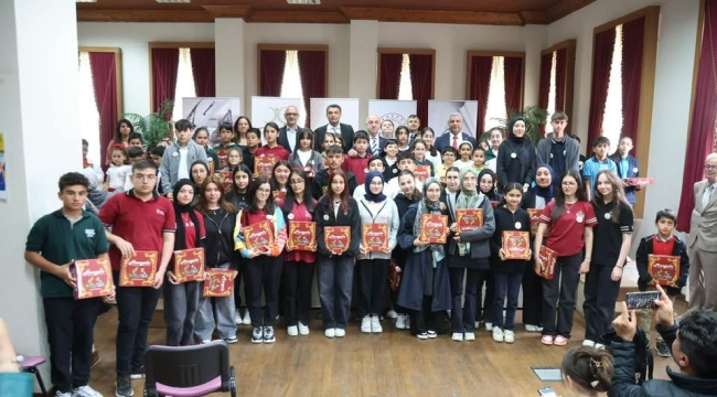 Darıca 'Kocaman' okuyor projesinde başarılı öğrencilere ödül verildi
