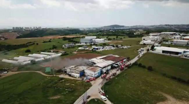 Gebze'de boya fabrikasında çıkan yangın kontrol altına alındı