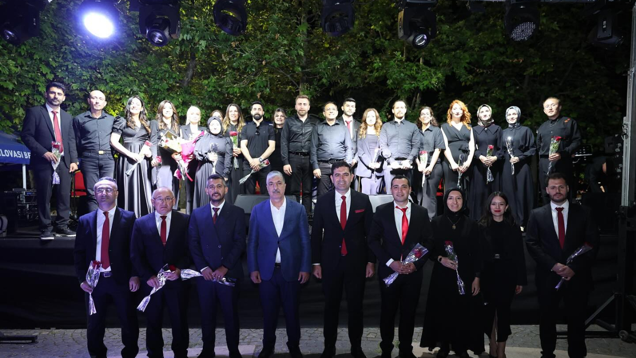 Tavşancıl Sahili’nde türkülerle dolu bir gece yaşandı