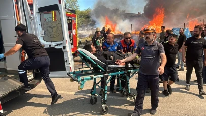 Yangına müdahale eden 2 itfaiye eri dumandan etkilenerek hastaneye kaldırıldı